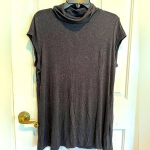 CAbi cap sleeve mock turtleneck tshirt. Smoke free home. Size L.
